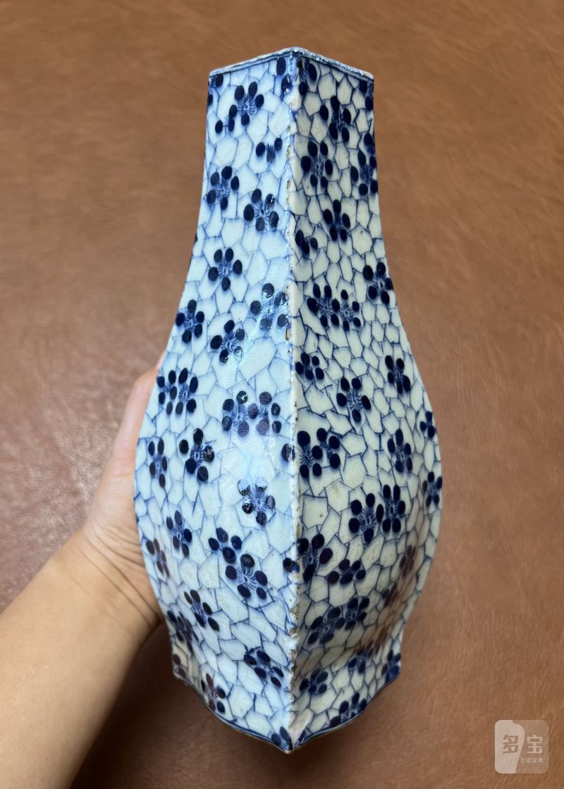 清中期 青花冰梅纹方瓶 - 图6